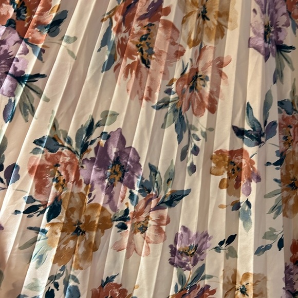 Abercrombie Fitch A&F Satin Giselle Pleated Cutout Maxi Midi Dress cream floral - Picture 5 of 13